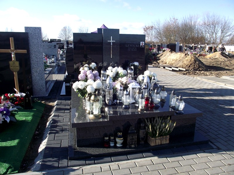 Grób Zbigniew Lewicki